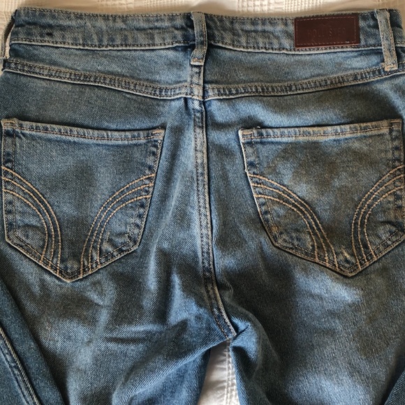Hollister High Rise Distressed Denim Jeans - Picture 7 of 10